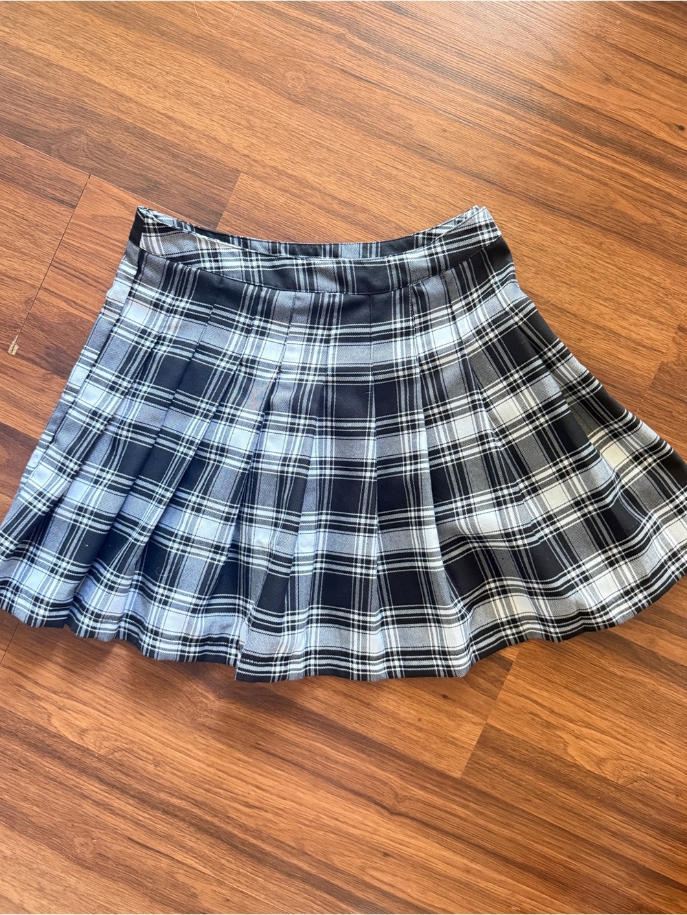 Forever 21 Black & White Plaid Pleated Mini Skirt